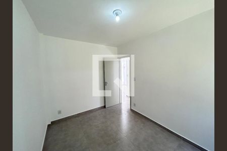 Quarto 1 de apartamento para alugar com 2 quartos, 59m² em Jardim Sulacap, Rio de Janeiro