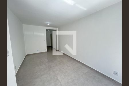 Sala de apartamento para alugar com 2 quartos, 59m² em Jardim Sulacap, Rio de Janeiro