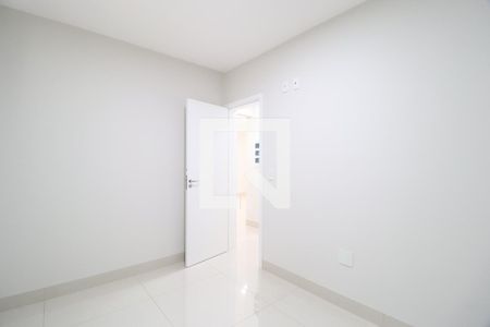 Quarto 1 de apartamento para alugar com 2 quartos, 72m² em Santa Mônica, Uberlândia