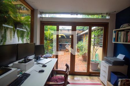 Escritório / Sala de  Tv de casa para alugar com 3 quartos, 140m² em Santo Amaro, São Paulo