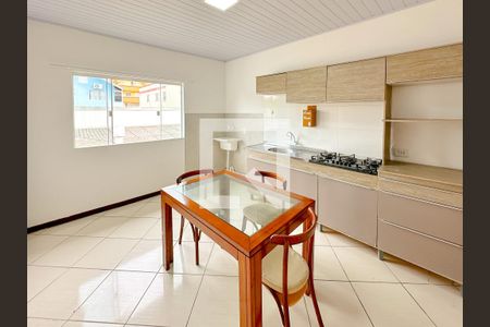 Sala de TV de apartamento para alugar com 2 quartos, 70m² em Real Parque, São José