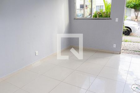 Sala de casa de condomínio para alugar com 2 quartos, 75m² em Campo Grande, Rio de Janeiro