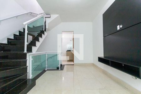 Sala de casa de condomínio para alugar com 2 quartos, 74m² em Vila Paranagua, São Paulo