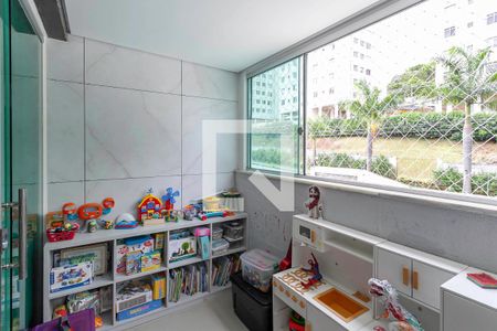 Varanda da sala de apartamento à venda com 2 quartos, 118m² em Cabral, Contagem