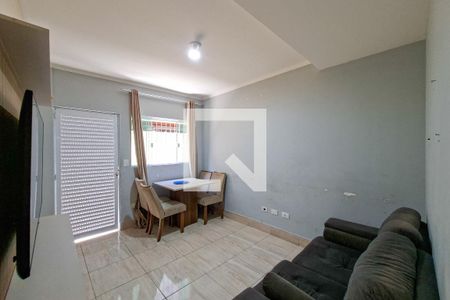 Sala de casa de condomínio para alugar com 2 quartos, 80m² em Vila Tupi, Praia Grande