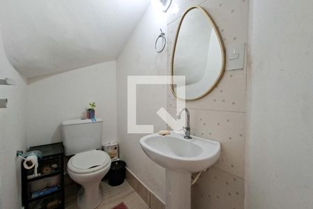 Lavabo  de casa de condomínio para alugar com 2 quartos, 80m² em Vila Tupi, Praia Grande