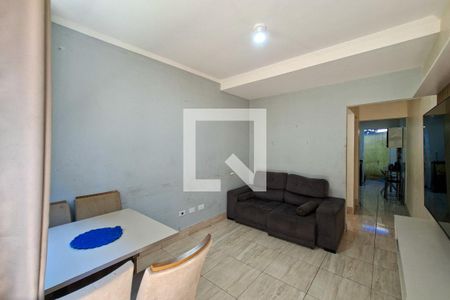 Sala de casa de condomínio para alugar com 2 quartos, 80m² em Vila Tupi, Praia Grande