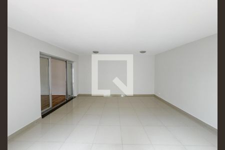 Sala de casa à venda com 4 quartos, 350m² em Vila Madalena, São Paulo