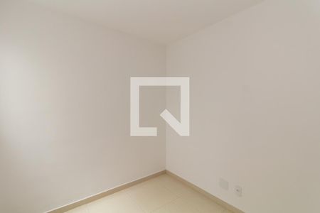 Quarto 2 de apartamento para alugar com 2 quartos, 45m² em Vila Carmosina, São Paulo