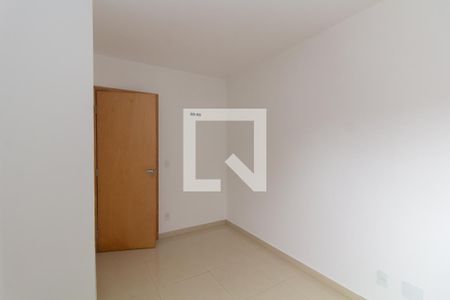 Quarto 1 de apartamento para alugar com 2 quartos, 45m² em Vila Carmosina, São Paulo
