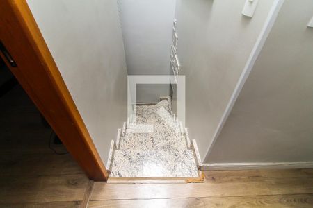 Escada de casa para alugar com 3 quartos, 160m² em Parque Savoy City, São Paulo