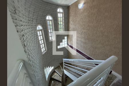 Escada de casa para alugar com 3 quartos, 300m² em Vila Valqueire, Rio de Janeiro