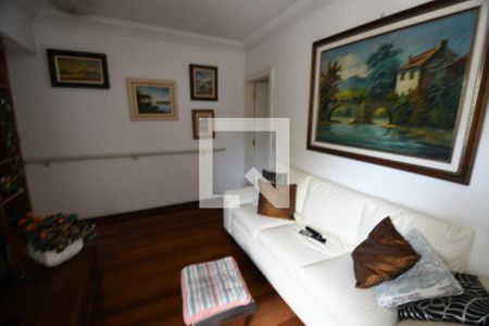 Sala de TV de apartamento à venda com 4 quartos, 180m² em Cambuí, Campinas