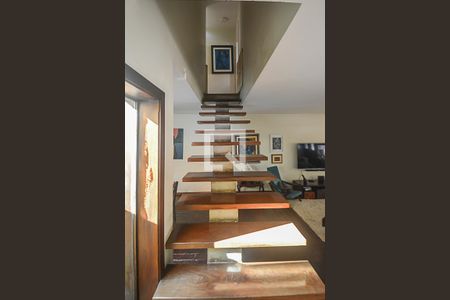 Escada de casa à venda com 3 quartos, 272m² em Jardim Maria Adelaide, São Bernardo do Campo