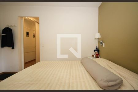 Suíte  de casa de condomínio à venda com 3 quartos, 200m² em Jardim Ampliacao, São Paulo