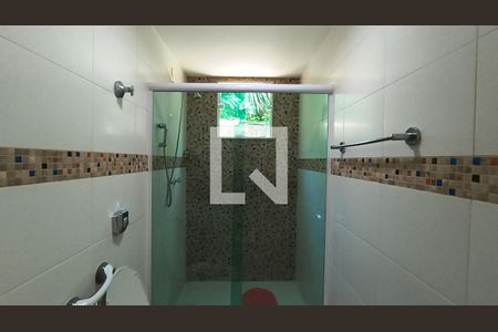 Banheiro da Suíte 1 de casa de condomínio para alugar com 3 quartos, 288m² em Recreio dos Bandeirantes, Rio de Janeiro