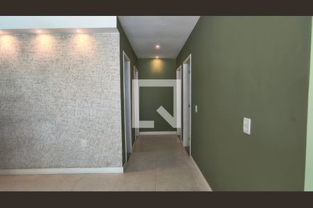 Sala de casa de condomínio para alugar com 3 quartos, 288m² em Recreio dos Bandeirantes, Rio de Janeiro