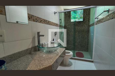 Banheiro da Suíte 1 de casa de condomínio para alugar com 3 quartos, 288m² em Recreio dos Bandeirantes, Rio de Janeiro