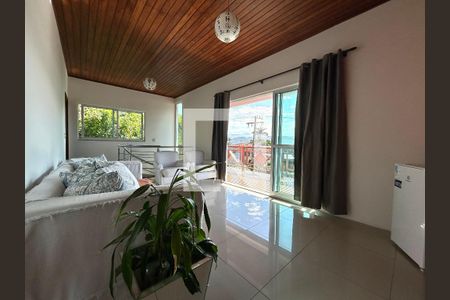 Sala 2 de casa para alugar com 4 quartos, 180m² em Barra da Lagoa, Florianópolis
