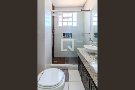 Banheiro de apartamento à venda com 1 quarto, 58m² em Centro Histórico, Porto Alegre