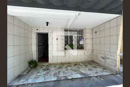 Fachada + plaquinha de casa à venda com 2 quartos, 68m² em Lins de Vasconcelos, Rio de Janeiro