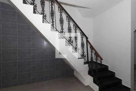 Escada de casa para alugar com 3 quartos, 200m² em Vila Valqueire, Rio de Janeiro
