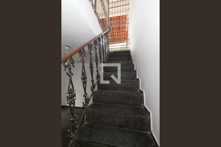 Escada de casa para alugar com 3 quartos, 200m² em Vila Valqueire, Rio de Janeiro