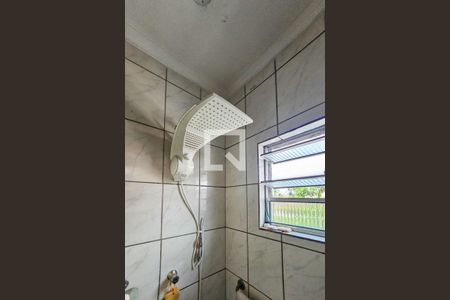 banheiro de apartamento para alugar com 1 quarto, 35m² em Jardim Helena Maria, Guarujá