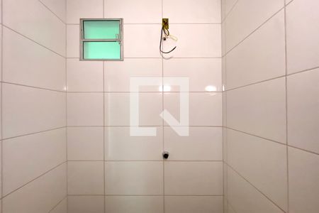 Banheiro de kitnet/studio para alugar com 1 quarto, 25m² em São Marcos, Belo Horizonte