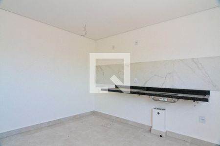 Sala e cozinha de apartamento à venda com 2 quartos, 55m² em Vila Isolina Mazzei, São Paulo