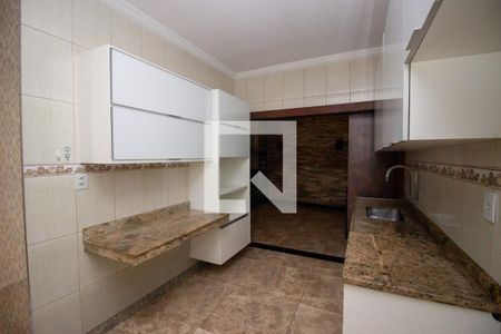 Cozinha de casa para alugar com 3 quartos, 150m² em Cabral, Contagem
