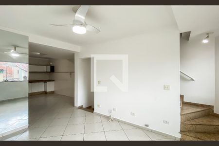 Sala de casa de condomínio para alugar com 2 quartos, 160m² em Vila Nova Savoia, São Paulo