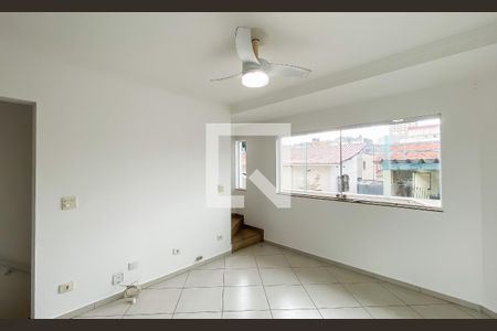Sala de casa de condomínio para alugar com 2 quartos, 160m² em Vila Nova Savoia, São Paulo