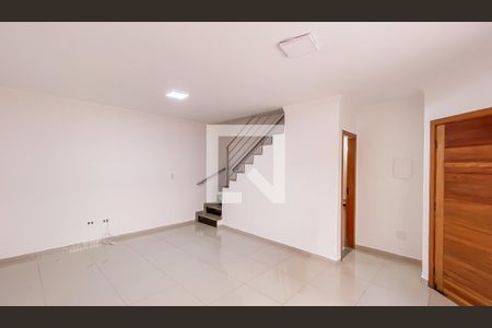 Sala de casa de condomínio para alugar com 2 quartos, 130m² em Penha de França, São Paulo