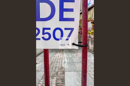PLaca Instalada na Fachada de casa à venda com 4 quartos, 176m² em Jardim do Estádio, Santo André
