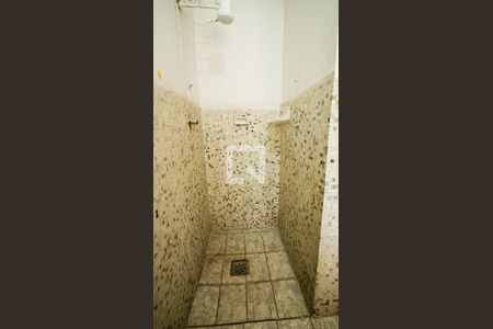 Banheiro de kitnet/studio para alugar com 1 quarto, 70m² em Boqueirão, Praia Grande
