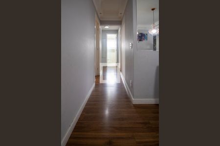 Corredor  de apartamento à venda com 3 quartos, 92m² em Jardim Henriqueta, Taboão da Serra