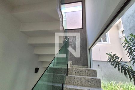 Escada  de casa de condomínio à venda com 3 quartos, 360m² em Swiss Park, Campinas