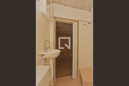 Banheiro de kitnet/studio para alugar com 1 quarto, 25m² em Vila Pereira Barreto, São Paulo