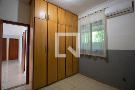 Quarto 1 de casa para alugar com 4 quartos, 120m² em Ramos, Rio de Janeiro
