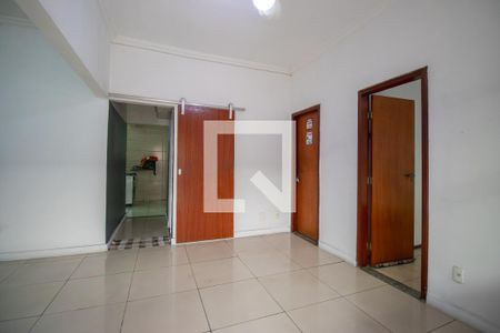 Sala de casa para alugar com 4 quartos, 120m² em Ramos, Rio de Janeiro
