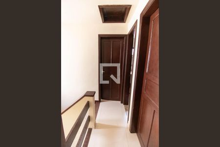 Hall de casa para alugar com 3 quartos, 205m² em Maria Paula, São Gonçalo