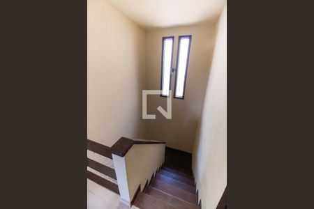 Escada  de casa para alugar com 3 quartos, 205m² em Maria Paula, São Gonçalo