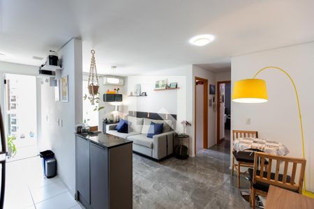 Sala de apartamento à venda com 2 quartos, 61m² em Vila Itapura, Campinas