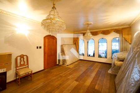 Sala de casa à venda com 8 quartos, 750m² em Vila Carrão, São Paulo