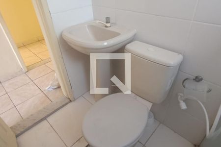 Banheiro de kitnet/studio para alugar com 1 quarto, 70m² em Parque Duque, Duque de Caxias