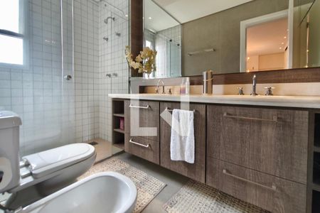 Banheiro Suíte de apartamento para alugar com 3 quartos, 247m² em Cambuí, Campinas