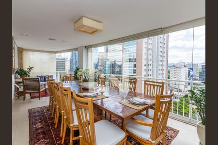 Apartamento à venda com 3 quartos, 185m² em Itaim Bibi, São Paulo