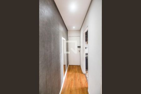 Corredor de apartamento à venda com 2 quartos, 54m² em Jardim Tupanci, Barueri