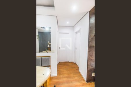Corredor de apartamento à venda com 2 quartos, 54m² em Jardim Tupanci, Barueri